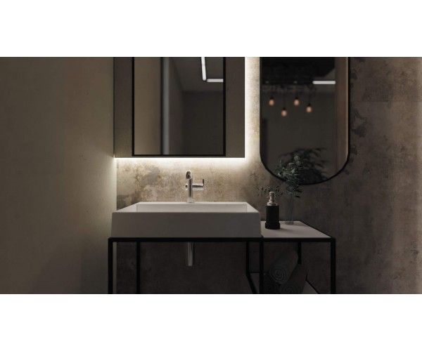 Lustro wiszące w ramie